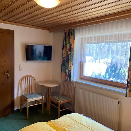 Bella Vista - Und Garni